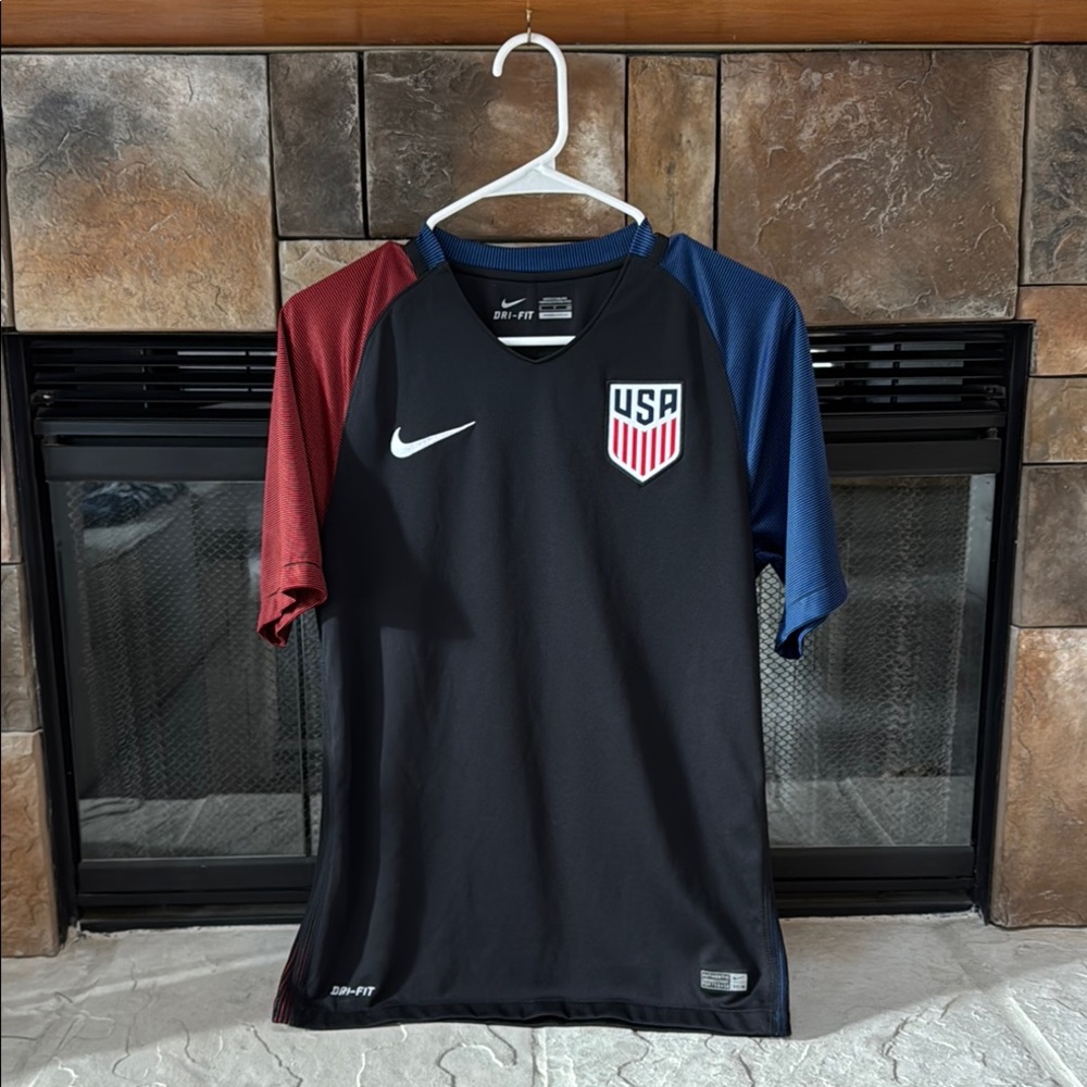 Nike Men’s USA 2016 Away Soccer Jersey